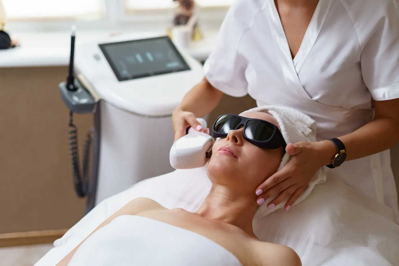 view-doctor-cosmetologist-doing